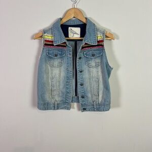 White Crow Women’s Sleeveless Beaded Ribbon Denim Jean Vest Size Medium Concert